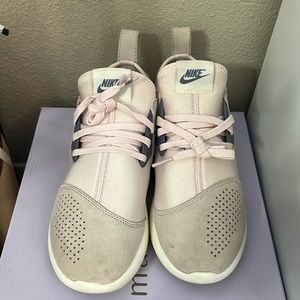 Nike Size 7.5 women sneaker